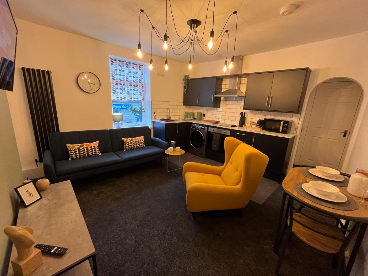 Modern & Retro Two Bedroom Apartment In 巴恩斯利 外观 照片
