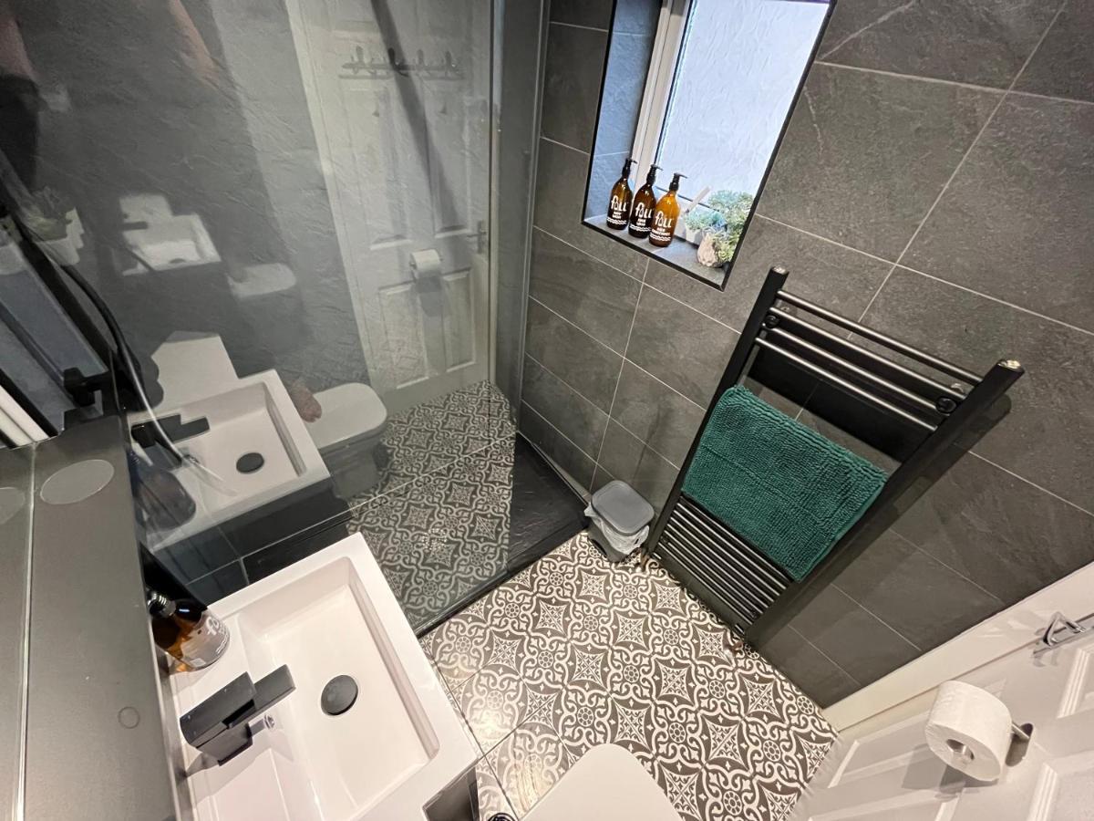 Modern & Retro Two Bedroom Apartment In 巴恩斯利 外观 照片